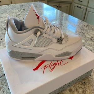 New without tags, never worn White Oreo Jordan 4s size 12 (mens)